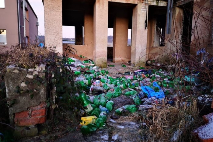 Ilustračný obrázok k článku Smutné ZÁBERY z bývalých jasieľ: Žiarsky strašiak je opäť na pretrase