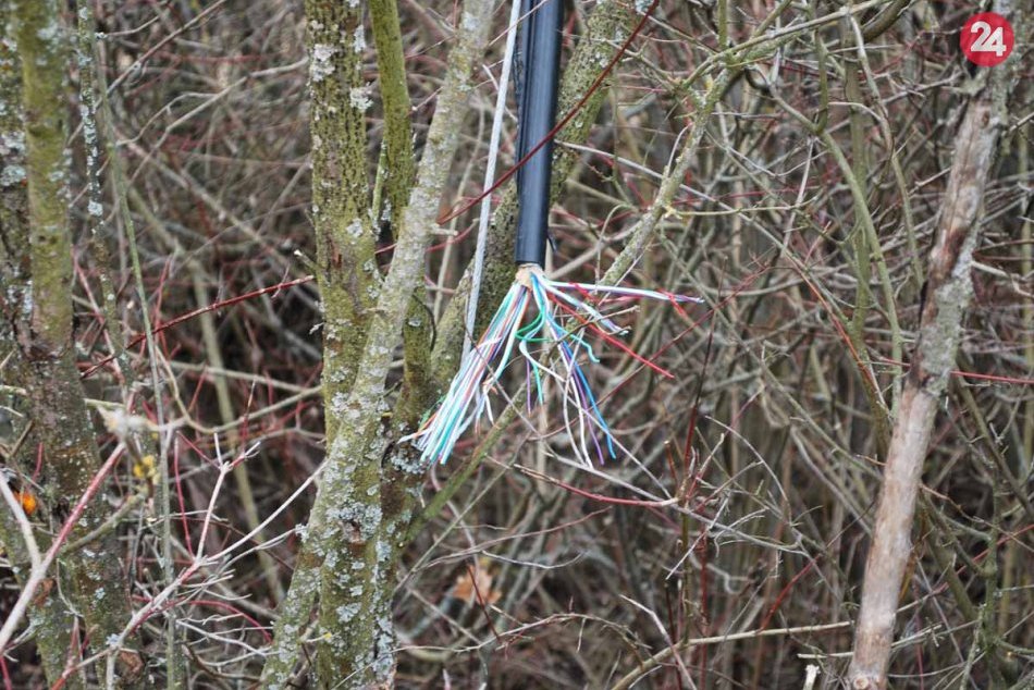 Ilustračný obrázok k článku Desiatky domácností zostali bez internetu: Zmizlo 200 metrov telekomunikačného kábla