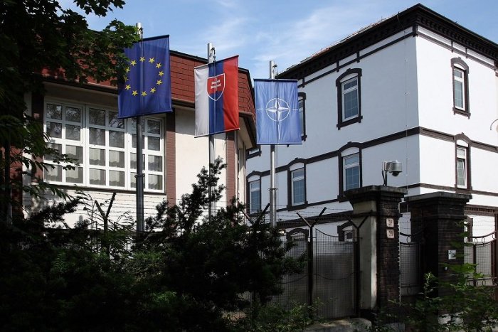 Ilustračný obrázok k článku Ficov odkaz Sme rodina: Mafia a mafián nemôže kontrolovať SIS