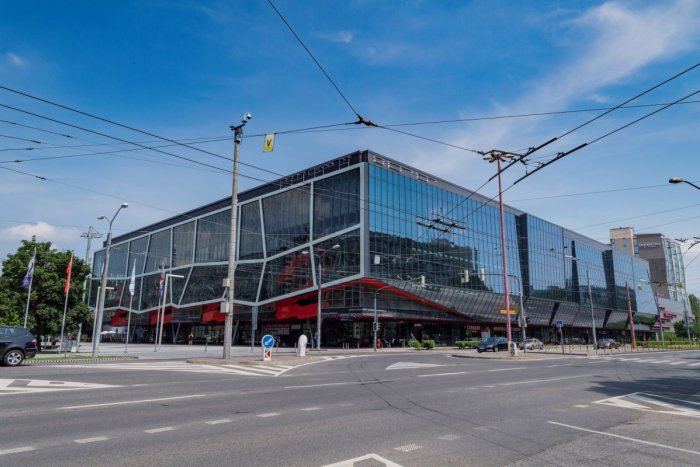 Ilustračný obrázok k článku Hokejisti sa pobijú o olympiádu v hlavnom meste: Vyfúkla to Bratislava Košiciam vďaka zľave?