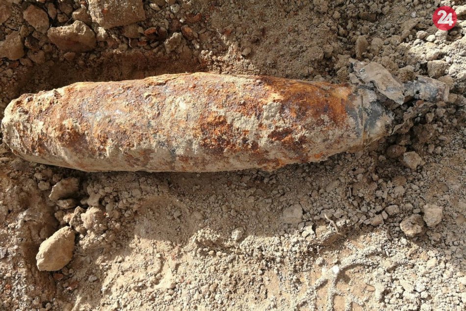 Ilustračný obrázok k článku Starostka zalarmovala políciu: V areáli obecného úradu objavili nemeckú bombu