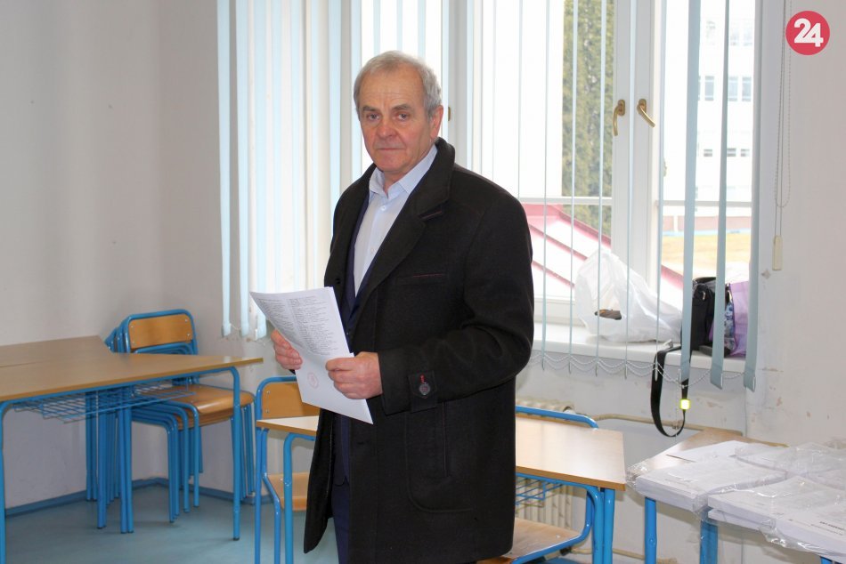 Ilustračný obrázok k článku Župan Lunter má odvolené: Takto zareagoval na rad pred volebnou miestnosťou, FOTO