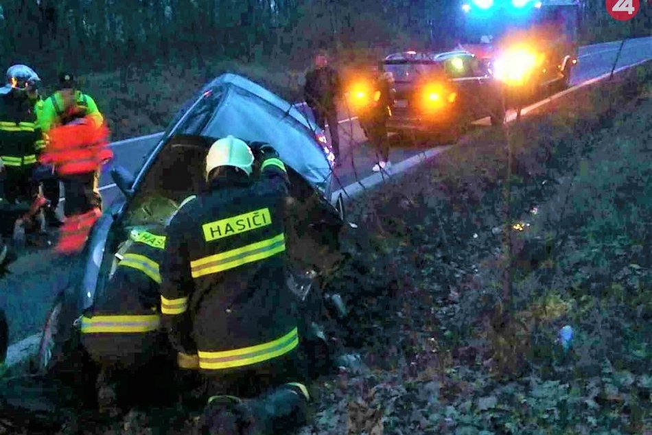 Ilustračný obrázok k článku Nehoda pri Novákoch: Zranený skočil v sanitke, FOTO