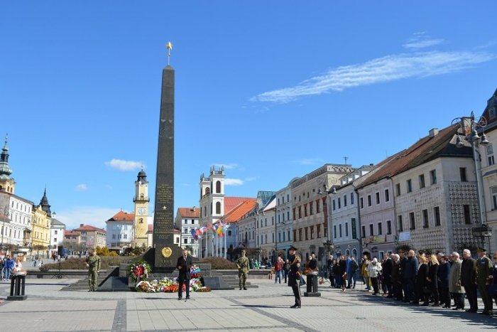 Ilustračný obrázok k článku Plejáda podujatí aj kladenie vencov. Bystrica si pripomenie 75. výročie oslobodenia mesta