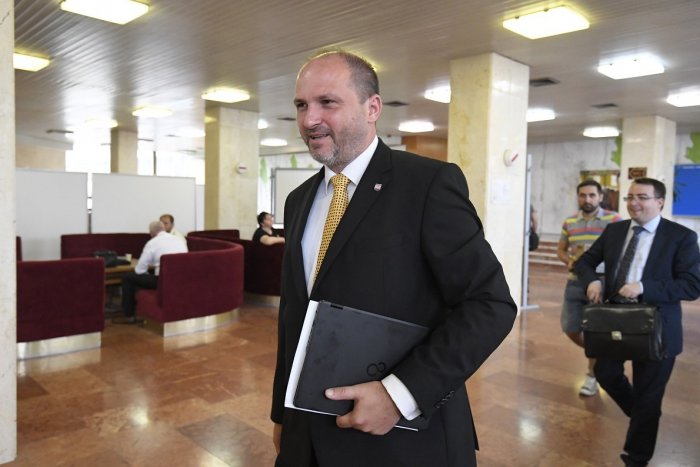 Ilustračný obrázok k článku Primátor Polaček nepodpísal vymenovanie Vladimíra Padyšáka za generálneho riaditeľa DPMK