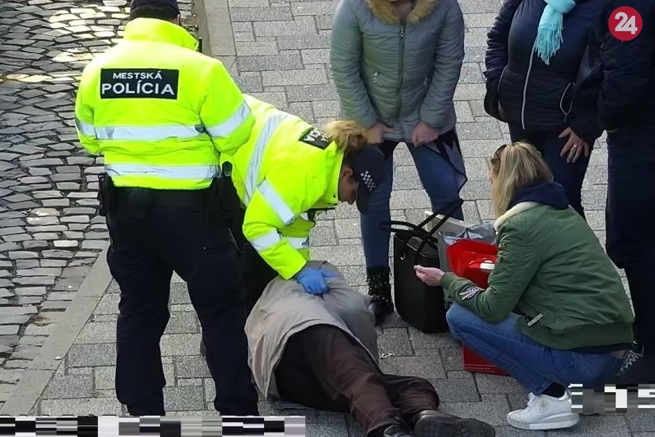 Ilustračný obrázok k článku Dramatické okamihy vo Zvolene: Mestskí policajti ratovali 90-ročného muža, FOTO