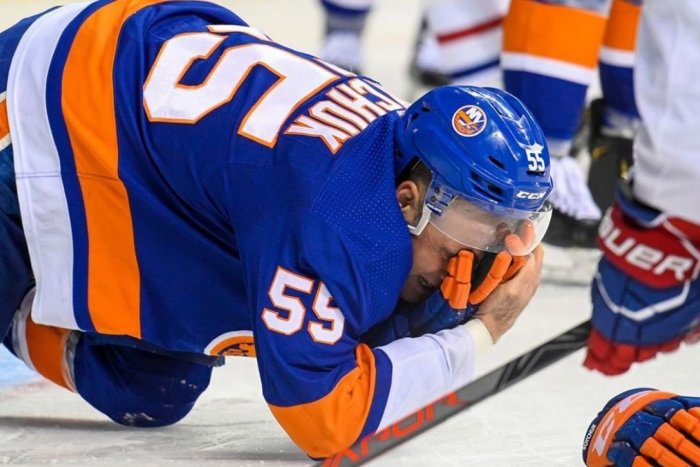 Ilustračný obrázok k článku Dopadol podobne ako ZEDNÍK: Hokejista vyviazol "len" s 90 stehmi na tvári! VIDEO