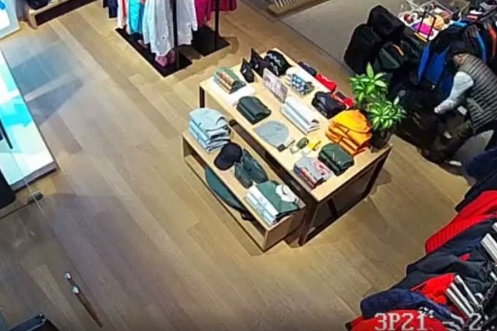 Ilustračný obrázok k článku Polícia pátra po neznámom páchateľovi: Nakupoval bez zaplatenia, VIDEO