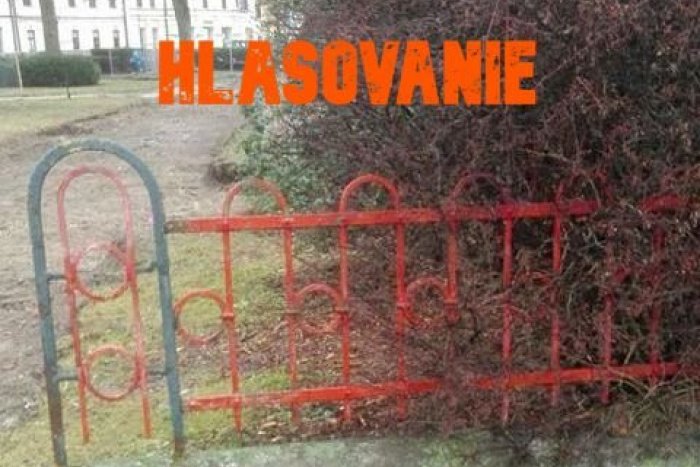 Ilustračný obrázok k článku HLASUJTE: Zvolenčanom prirástlo k srdcu. Čo by ste spravili s historickým zábradlím?