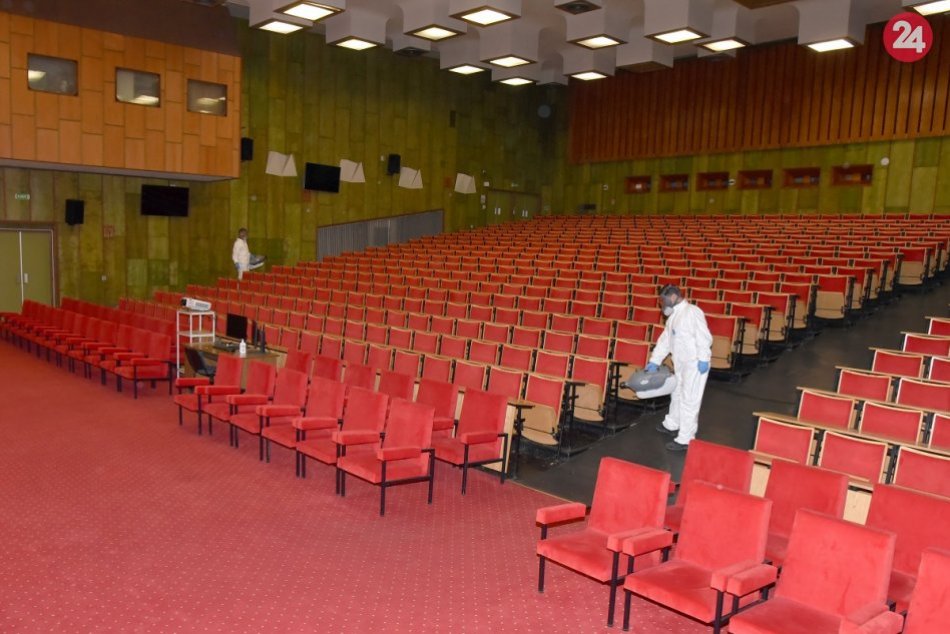 Ilustračný obrázok k článku Lekárska fakulta začala dezinfikovať svoje priestory, FOTO