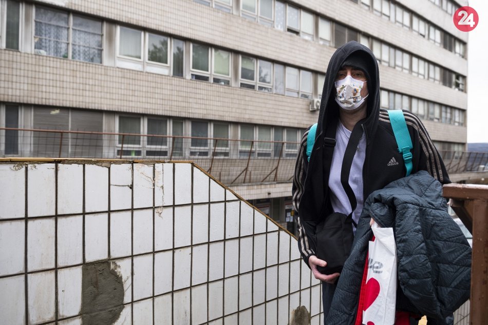 Ilustračný obrázok k článku Muž nakazený koronavírusom má aj zápal pľúc! V nemocnici skončila aj jeho rodina