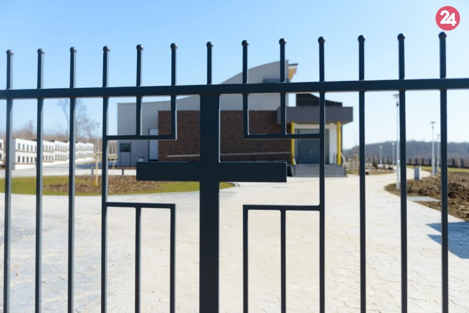 Ilustračný obrázok k článku Výstavba cintorína na Chrenovej je ukončená: Slúžiť začne už onedlho