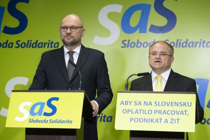 Ilustračný obrázok k článku Mihál nevydržal so Sme rodina ani mesiac. Z ministerstva odchádza