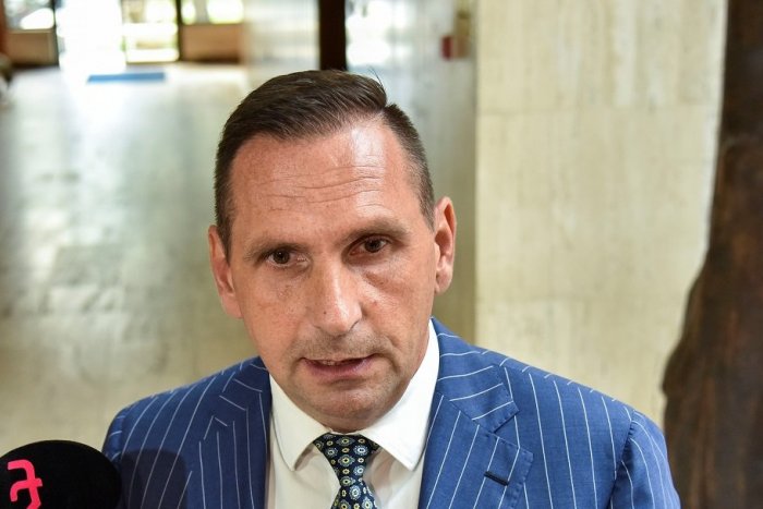 Ilustračný obrázok k článku Koronavírus: Primátor Antal o situácii v Žiari, školy zatiaľ zostávajú otvorené