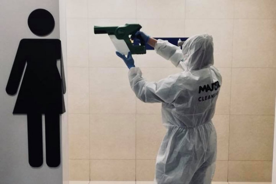 Ilustračný obrázok k článku Koronavírus: Bystrický Terminal reaguje veľkou dezinfekciou centra, FOTO