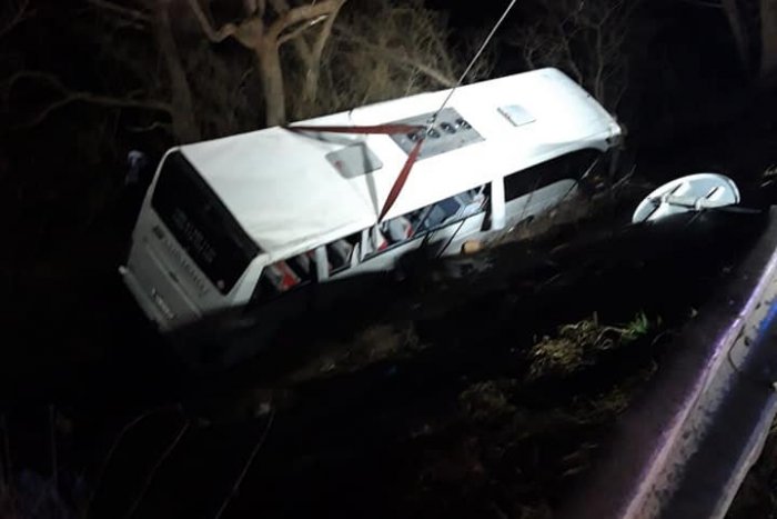 Ilustračný obrázok k článku Havária autobusu, dvaja mŕtvi: Záchranári a policajti musia do karantény!