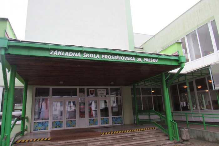 Ilustračný obrázok k článku Škola v Prešove rieši PROBLÉM: Žiaci dostali riaditeľské voľno, dôvodom je HAVÁRIA!
