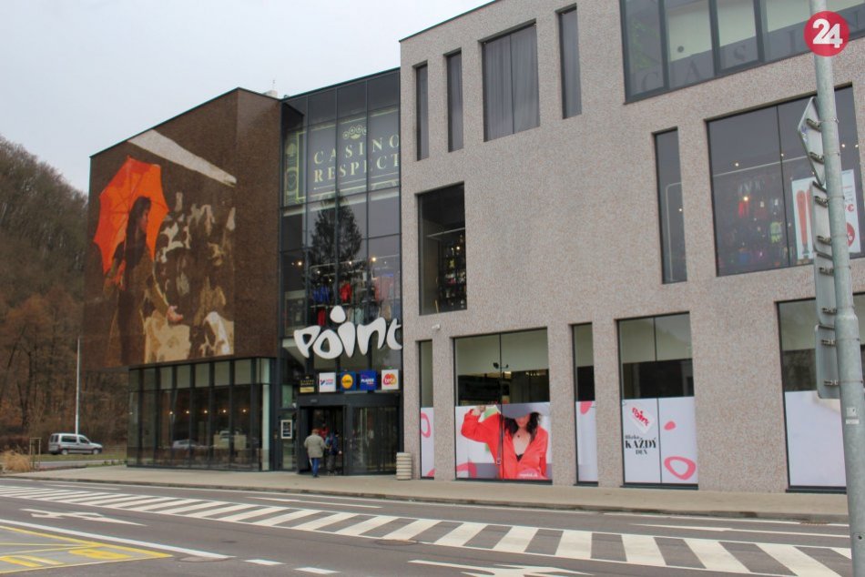 Ilustračný obrázok k článku Mladý vodič si v Bystrici riadne zavaril: Po zrážke s cyklistkou jej nepomohol