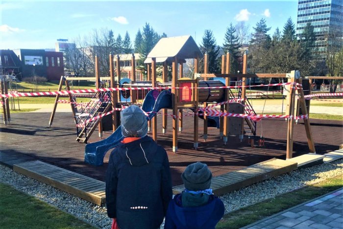 Ilustračný obrázok k článku Koronavírus: Zatvorili považskobystrické detské ihriská!