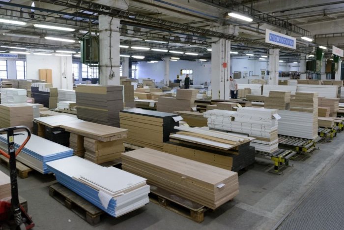 Ilustračný obrázok k článku Koronavírus: Topoľčianska firma vyhlásila mimoriadnu celozávodnú dovolenku