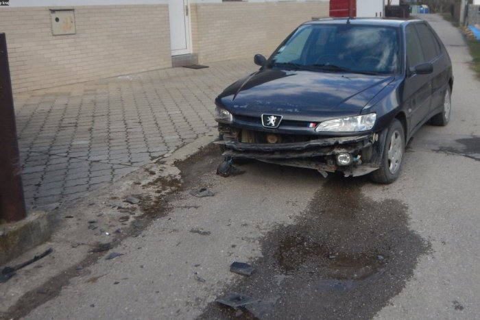 Ilustračný obrázok k článku Nepoučiteľný ani počas prísnych opatrení? Vodič (32) pod parou nabúral, hrozí mu rok!