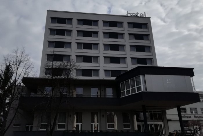 Ilustračný obrázok k článku Koronavírusu čelia aj humenské podniky. Známy hotel sa rozhodol dočasne zavrieť brány