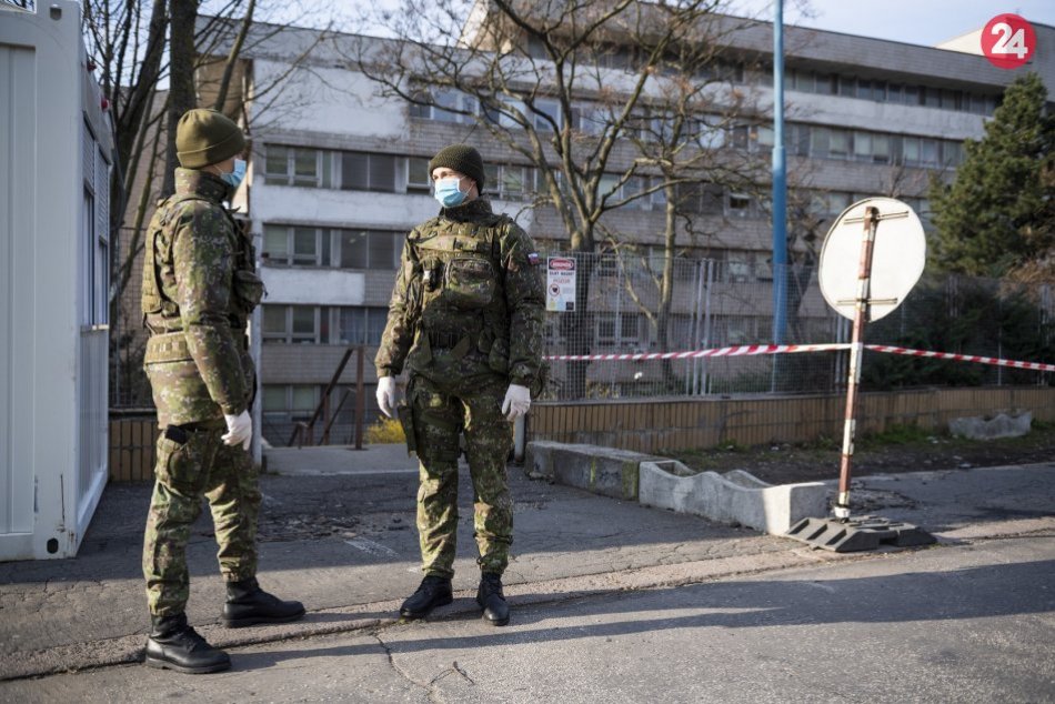 Ilustračný obrázok k článku Vojaci v uliciach a zákaz vychádzania. Matovič pripúšťa úplné vypnutie krajiny!