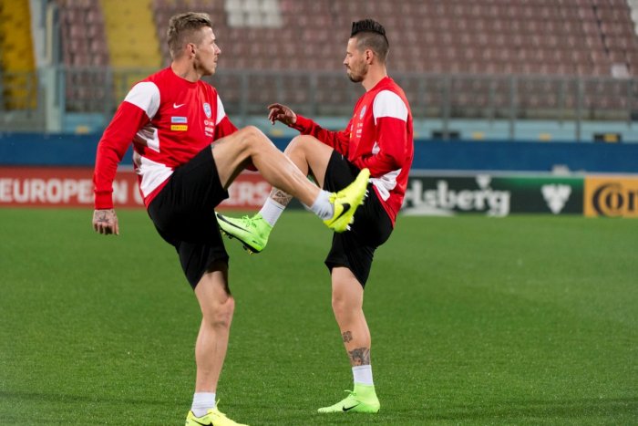 Ilustračný obrázok k článku Slovenské futbalové hviezdy uviazli v karanténe: TOTO všetkým odkazujú!