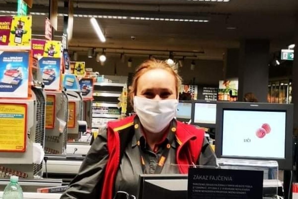 Ilustračný obrázok k článku Spojili sa a šijú rúška - v školách aj zariadeniach sociálnych služieb, FOTO