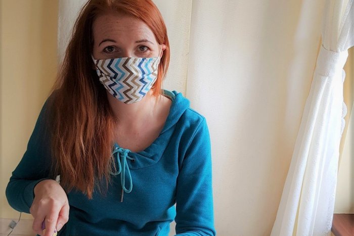 Ilustračný obrázok k článku Koronavírus: Chránená dielňa začala šiť rúška a nerobí z toho biznis!, ROZHOVOR