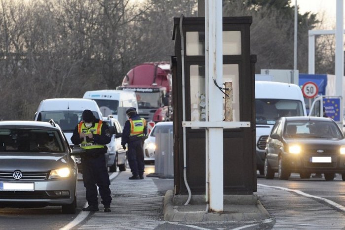 Ilustračný obrázok k článku Na hraniciach si už diaľničnú známku nekúpite