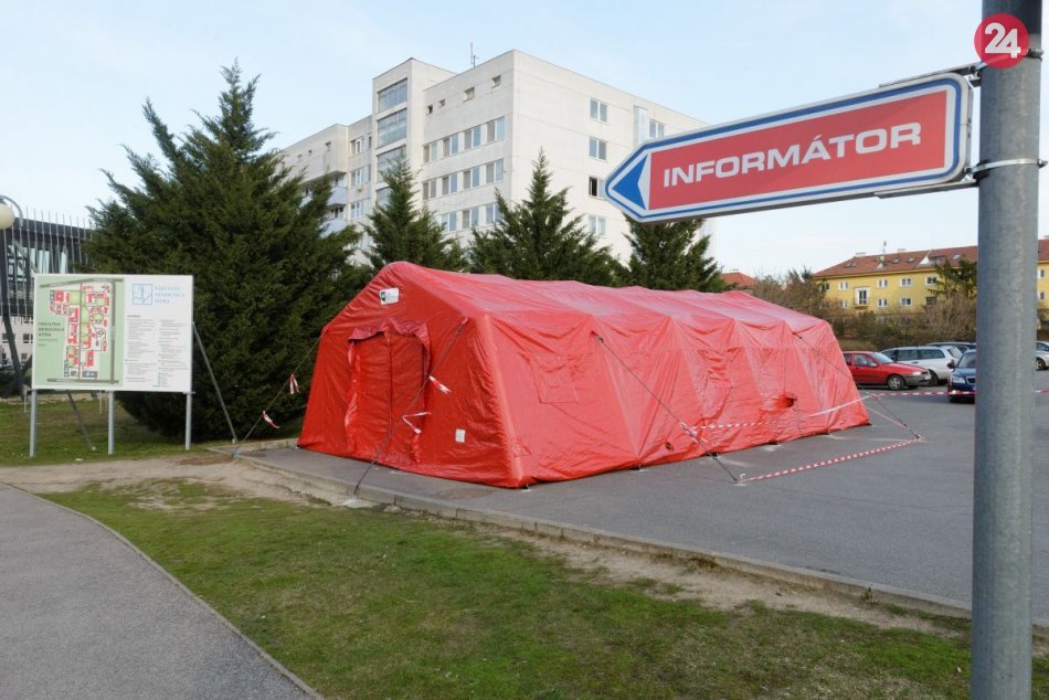 Ilustračný obrázok k článku Prísne kontroly: Do nitrianskej nemocnice vstúpite iba cez červený stan