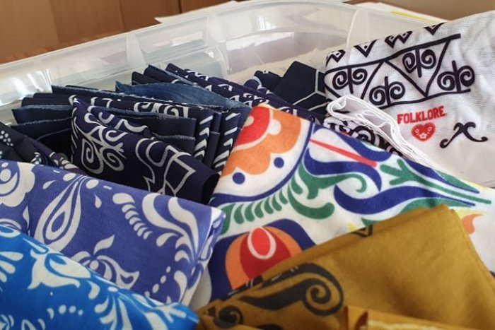 Ilustračný obrázok k článku Krásny čin Mirky z Mikuláša: Mestu venovala svoje vyrobené šatky