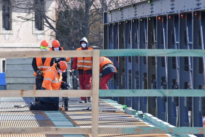 Ilustračný obrázok k článku Dočasný most cez rieku Poprad: Pôvodný termín nestihli, tu je nový