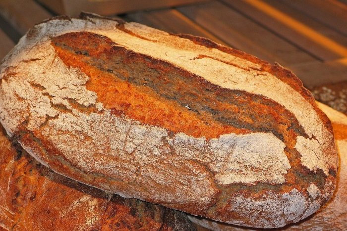 Ilustračný obrázok k článku Nebalené pečivo nepredstavuje v prípade koronavírusu hrozbu. TOTO ale nerobte!