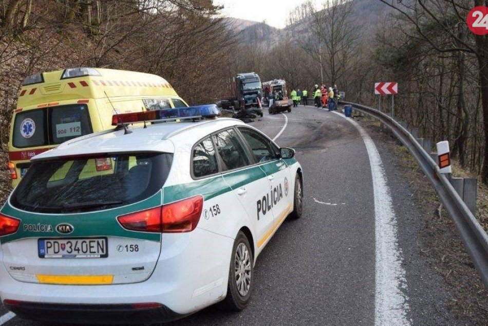 Ilustračný obrázok k článku Tragická nehoda pri Žiari: Po šmyku skončil motorkár (†49) pod kolesami auta