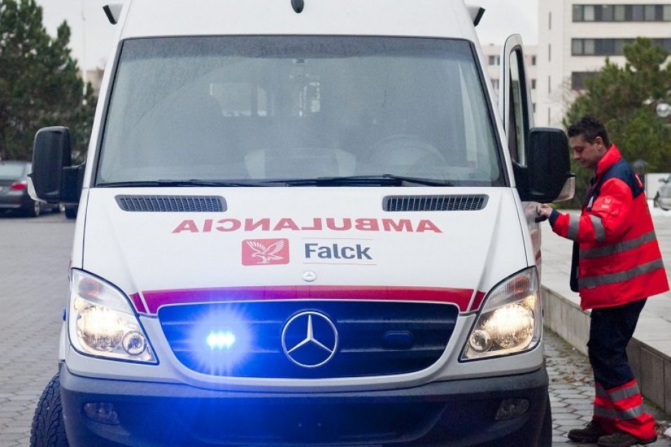 Ilustračný obrázok k článku Pád balkóna sa v Bystrici skončil tragicky: Zahynula žena, 2 deti utrpeli zranenia