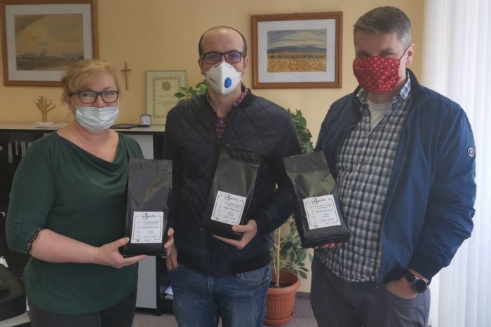 Ilustračný obrázok k článku Krásne gesto Mikulašanov: Zdravotníkom dodali množstvo energie