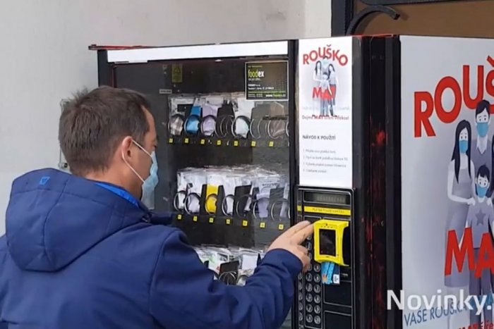 Ilustračný obrázok k článku KURIOZITA DŇA: Česi postavili do ulíc prvé "rúškomaty"