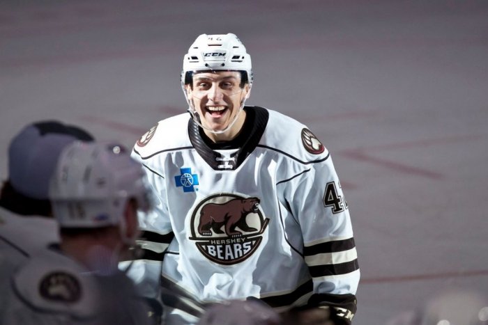 Ilustračný obrázok k článku Deviati slovenskí hokejisti zavelili do boja proti pliage: Borci, tak tomu TLIESKAME!