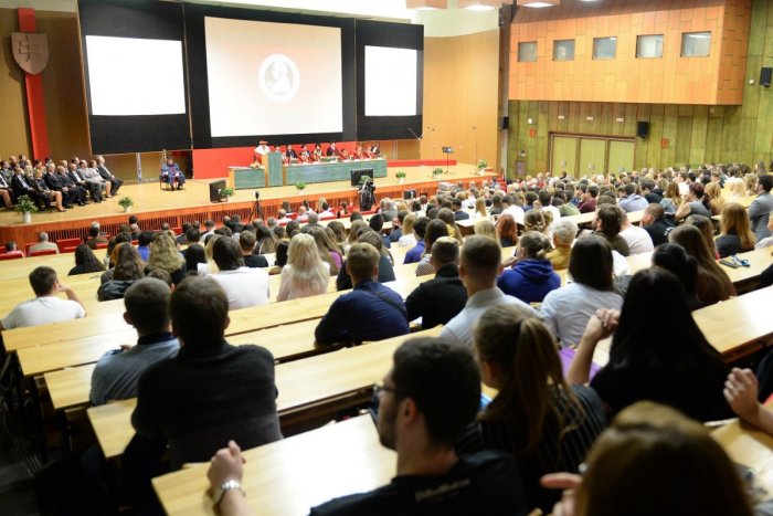 Ilustračný obrázok k článku Humenská radnica sa obracia k študentom lekárskych fakúlt: Takto môžete pomôcť