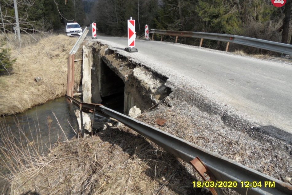 Ilustračný obrázok k článku Spadnuté zábradlie na moste pred Úhornou: Takto situáciu rieši kraj, FOTO