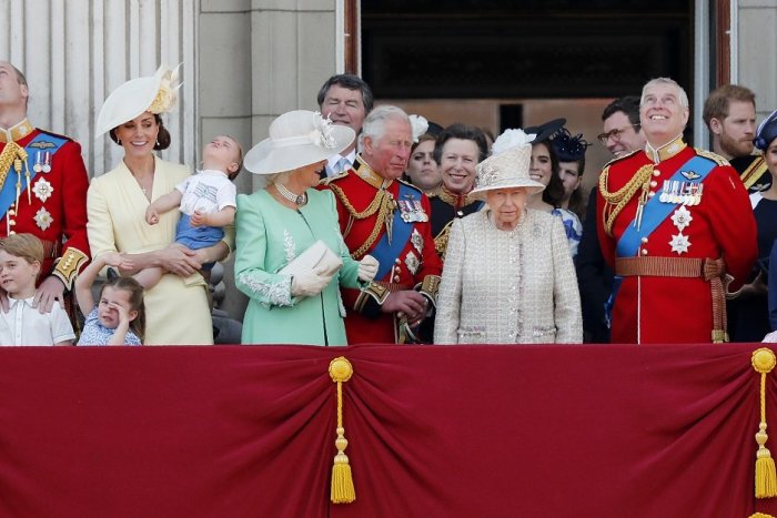 Ilustračný obrázok k článku Britská kráľovná v ohrození! V kráľovskej rodine potvrdili koronavírus