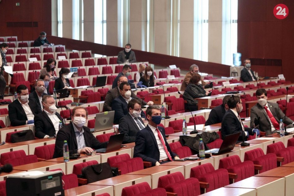 Ilustračný obrázok k článku Mestskí poslanci prijali opatrenia v boji proti nákaze koronavírusom