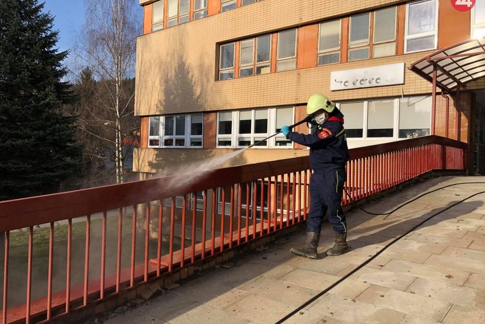 Ilustračný obrázok k článku Potlesk pre dobrovoľných hasičov: Nemocnica, centrum aj obec sú bezpečnejšie, FOTO