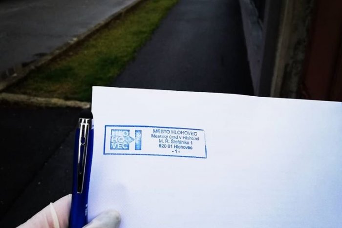 Ilustračný obrázok k článku Zasadal mestský krízový štáb. Okrem samosprávy pomáhajú firmy aj jednotlivci