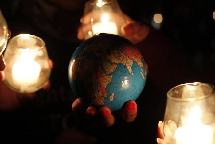 Ilustračný obrázok k článku Zhasnite aspoň doma: Hodinu Zeme si tento rok pripomíname naozaj netradične