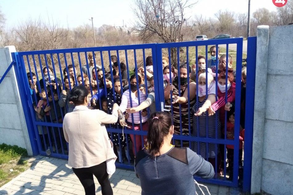 Ilustračný obrázok k článku Koronavírus: Zamestnanci komunitného centra potrebujú materiál, FOTO