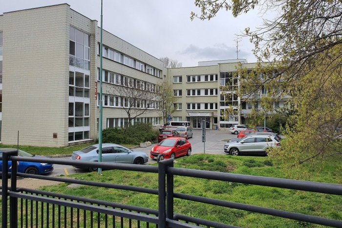 Ilustračný obrázok k článku Ružinovská nemocnica sťahuje pľúcny pavilón. Chystá tam stovky lôžok pre pacientov s COVID-19