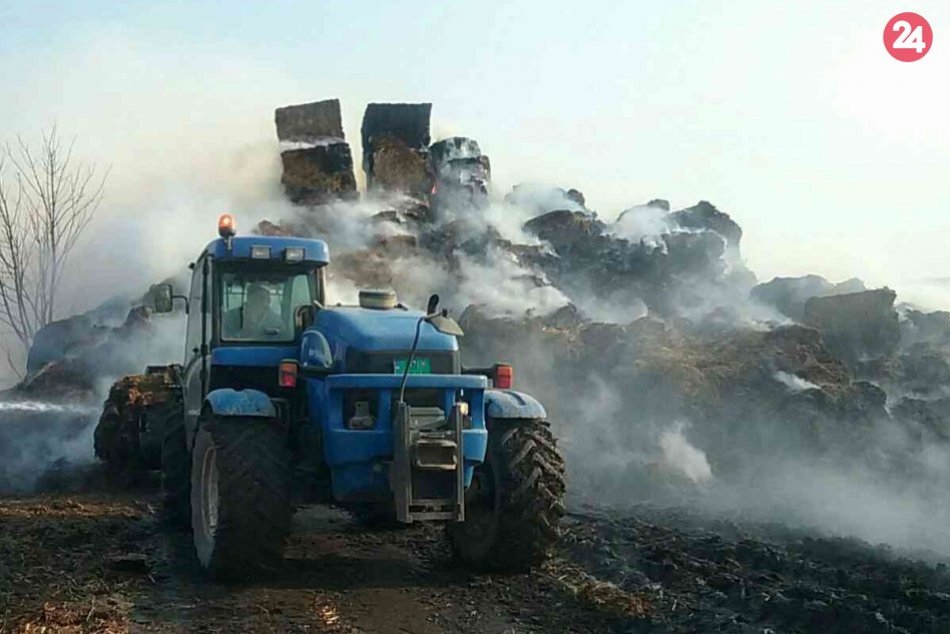 Ilustračný obrázok k článku Trenčianski hasiči v akcii: Horelo na poľnohospodárskom družstve, FOTO